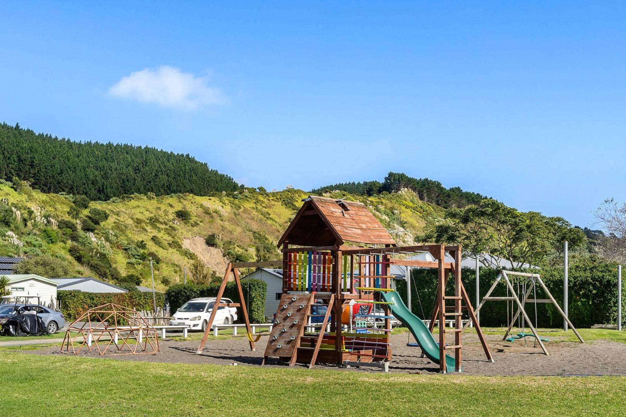 Port Waikato Holiday Park Buitenkant foto