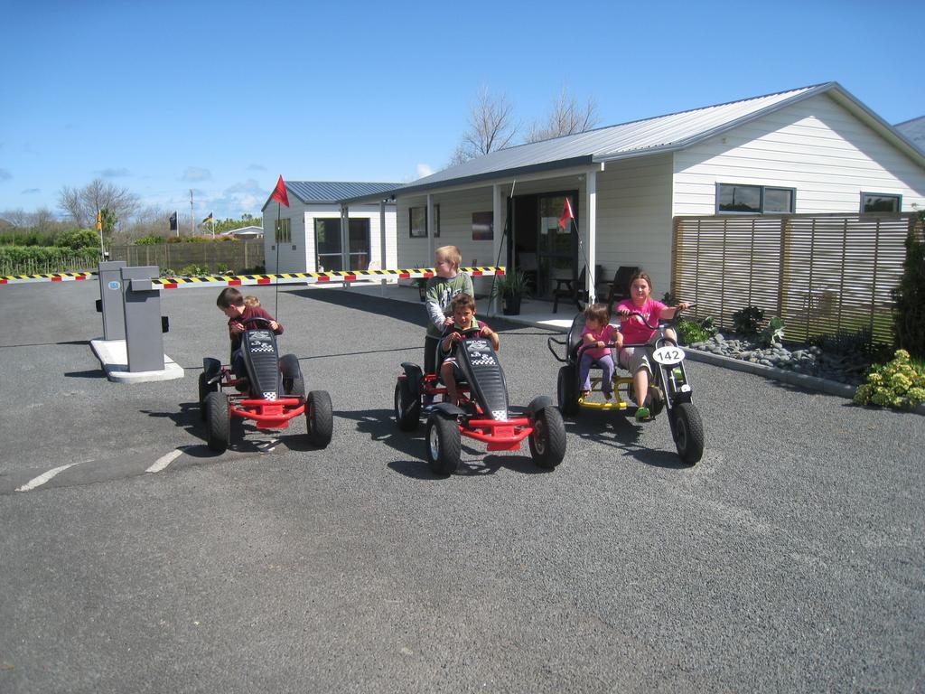 Port Waikato Holiday Park Buitenkant foto